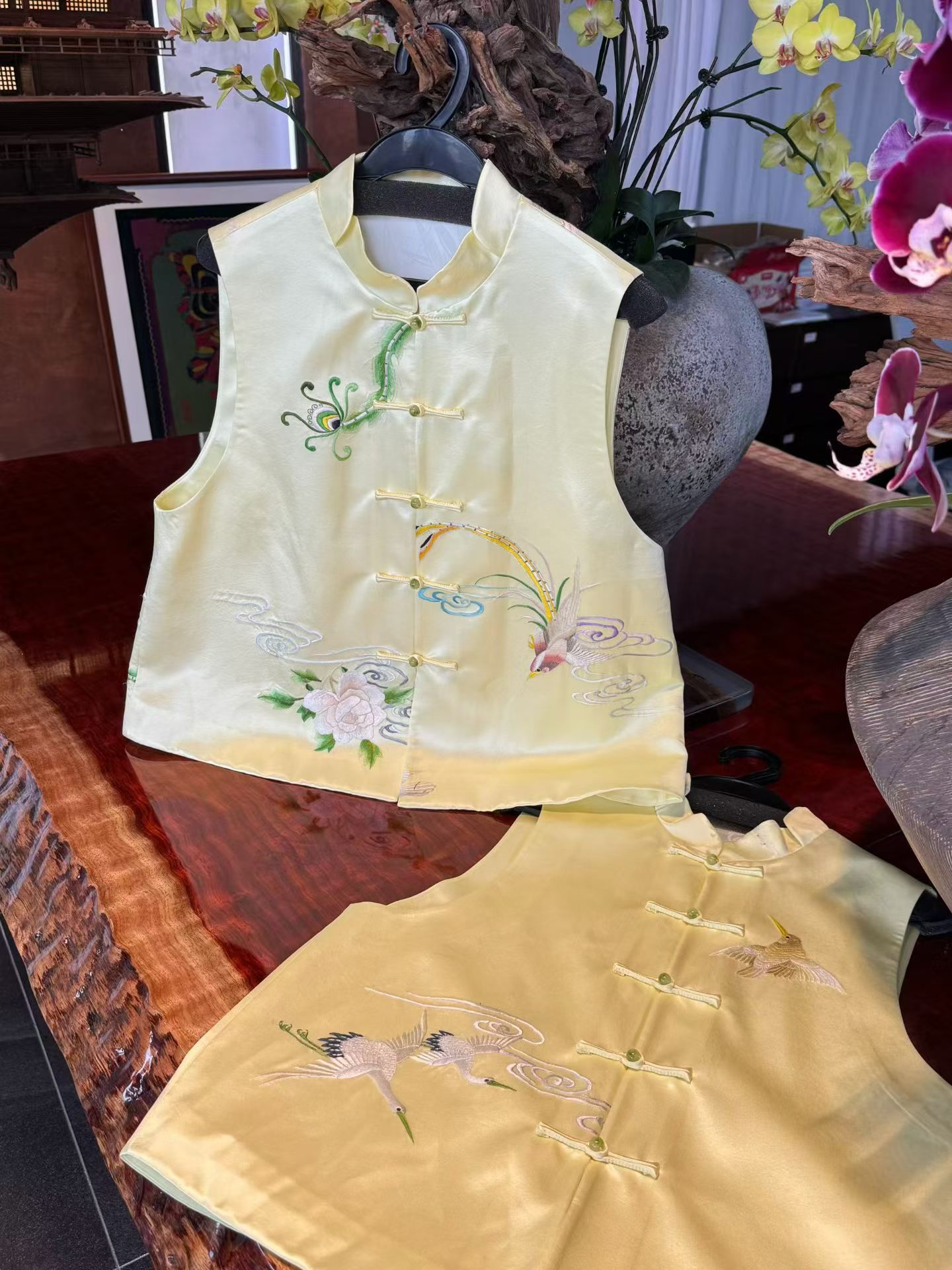The Origin of Qing-Dynasty Ink Embroidery Fabric & Its Modern Fashion Revival
