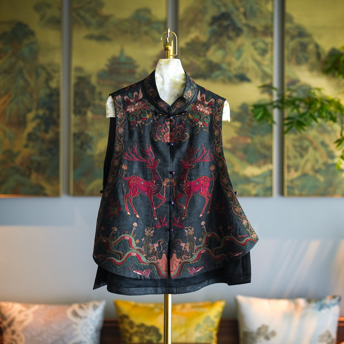 Original Chinese-style Women Vest | Heavyweight Nine-Colored Deer Embroidery Stand Collar Black Plus-Size Silk Xiangyunsha Waistcoat